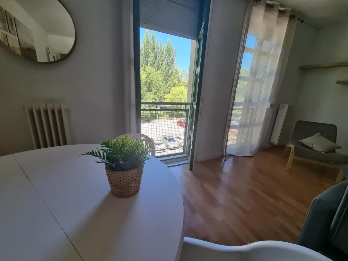 Un Rincon Con Vistas Al Parque Wifi Junto A Catedral By Apartamentos Логроньо Экстерьер фото